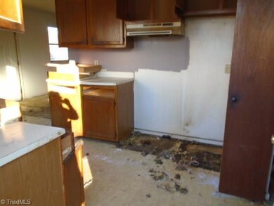 1426 R C Baldwin Ave, High Point, NC 27260 - photo 3