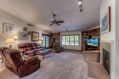 007_Family Room