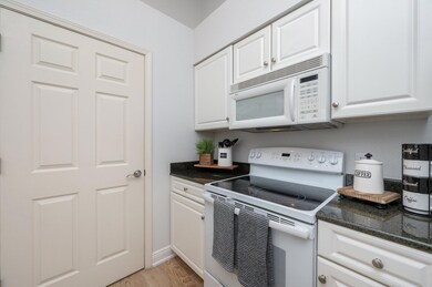 4270 Calinda Ln unit 358, Niceville, FL 32578 - photo 7