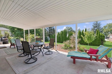 2714 Harmony Dr, Bettendorf, IA 52722 - photo 4