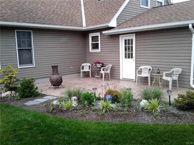 6870 Linden Cir, Macungie, PA 18062 - photo 7