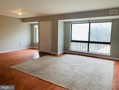 8875 Tamebird Ct, Columbia, MD 21045 - photo 7