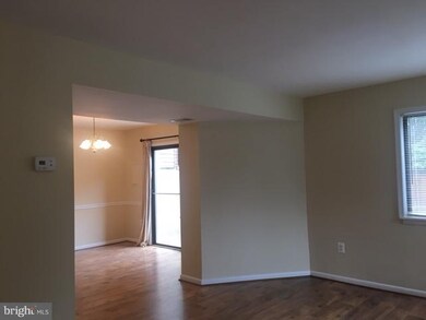 5666 Oak Tanager Ct, Burke, VA 22015 - photo 3