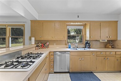 592 Janesville St, Oregon, WI 53575 - photo 7