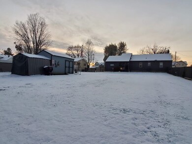 476 N Bridge St, Manawa, WI 54949 - photo 2