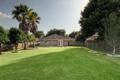 3845 Clover Dr, Alvin, TX 77511 - photo 3