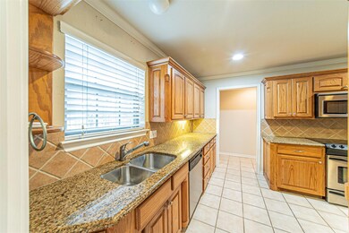 3202 Crossbridge Cir, Granbury, TX 76049 - photo 3