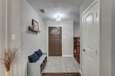 1109 Forest Oaks Ln, Hurst, TX 76053 - photo 3