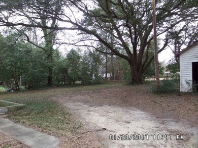 1502 E Lee St, Camden, SC 29020 - photo 2
