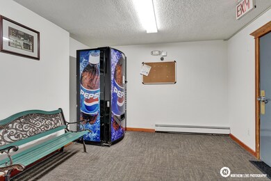 25_Lobby_Vending