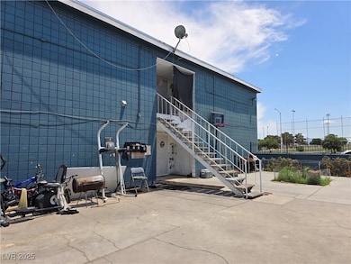 2913 Stewart Ave, Las Vegas, NV 89101 - photo 3