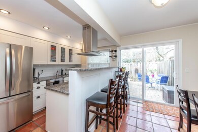 Eat-in kitchen
