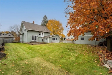 527 Mill St, Algoma, WI 54201 - photo 2