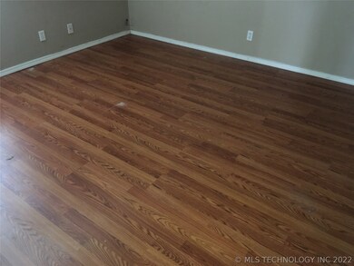 8 W Fairlane Place, Sapulpa, OK 74066 - photo 6