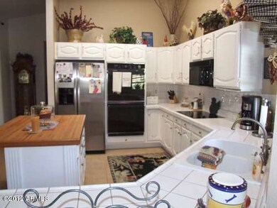 aMarilyn 10 Kitchen
