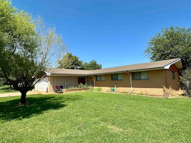 1524 Poplar St, Wakita, OK 73771 - photo 2