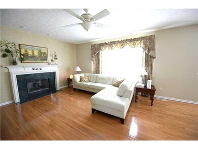 11921 Castlestone Dr, Fishers, IN 46037 - photo 5