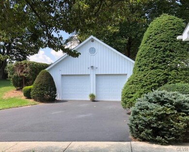 5301 Ridgeway Dr, Zionsville, PA 18092 - photo 3