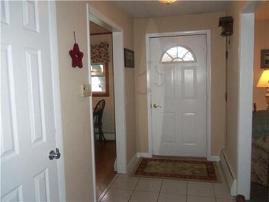 Foyer. Apleasant spot to welcome your guests....ti