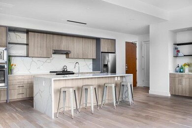 Kitchen featuring stainless steel appliances, und