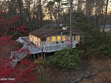 179 Tulip St, Dingmans Ferry, PA 18328 - photo 2