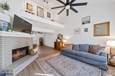 152 Manor Row-02297