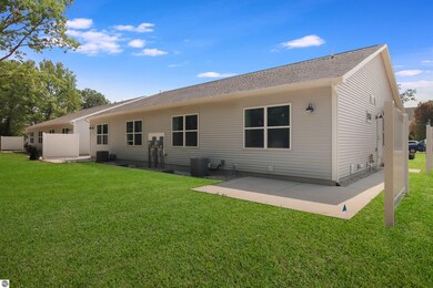 1729 Linden Ave unit 18, Traverse City, MI 49686 - photo 2