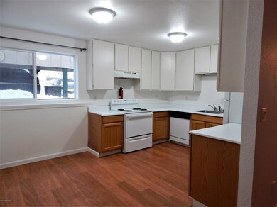 Kitchen & Dining Area