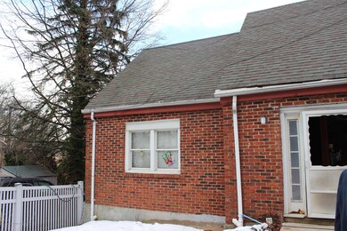772 Howard Ave, Staten Island, NY 10301 - photo 2