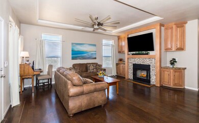 004_Living Room