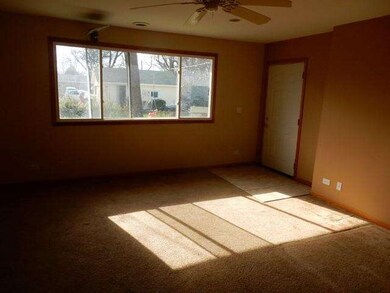 56 Thrush Rd, Carpentersville, IL 60110 - photo 4