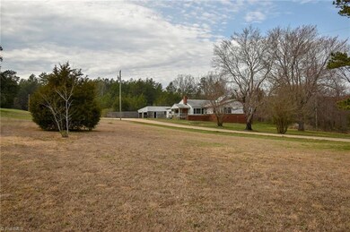 2302 Lewis Thomas Rd, Asheboro, NC 27205 - photo 6