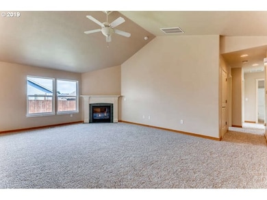 312 Trout St, Molalla, OR 97038 - photo 6