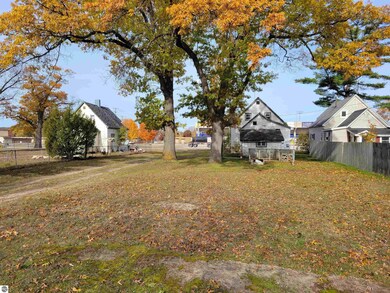 331 W Fourteenth St, Traverse City, MI 49684 - photo 6