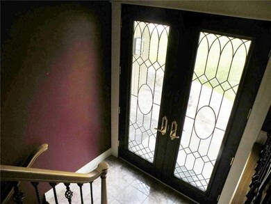 Entry/Foyer.