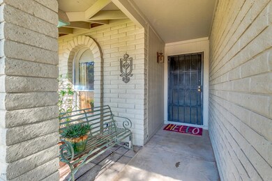 COVERED FRONT PORCH ENTRY