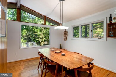 2413 Silver Fox Ln, Reston, VA 20191 - photo 5