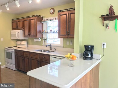 126 Cedar Ave, Colonial Beach, VA 22443 - photo 4