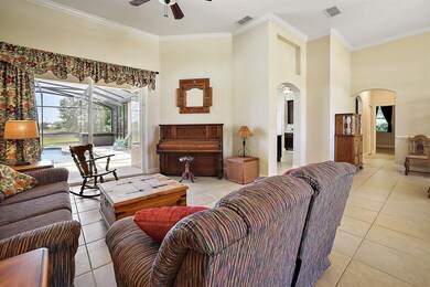 Living Room - access to pool