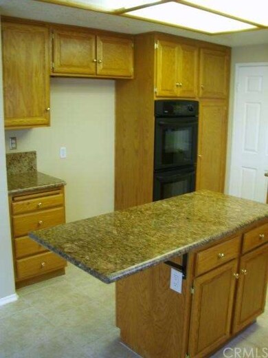 Kitchen double oven and chefs isalnd