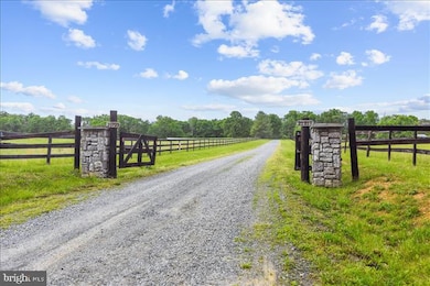 21717 Oatlands Rd, Aldie, VA 20105 - photo 4