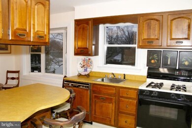 1137 Mchenry Dr, Glen Burnie, MD 21061 - photo 2