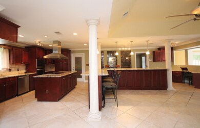 7878PleasantOakKitLiv