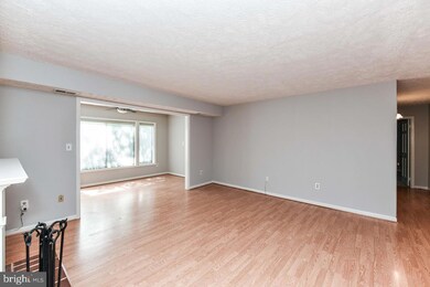 2226 Hunters Run Dr, Reston, VA 20191 - photo 3