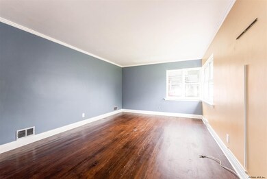 33 Crescent Dr, Albany, NY 12208 - photo 3