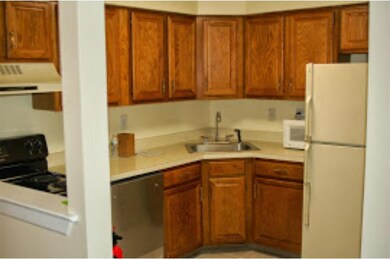 7303 Tamarron Dr, Plainsboro, NJ 08536 - photo 3