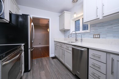 578 Fallis Rd, Columbus, OH 43214 - photo 3