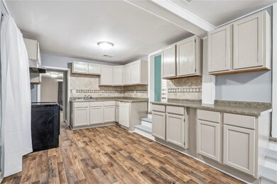 316 E Washington St, Center Point, IA 52213 - photo 6