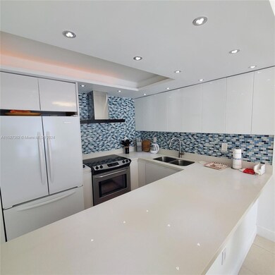 The Presidential unit 908, Miami Beach, FL 33139 - photo 2