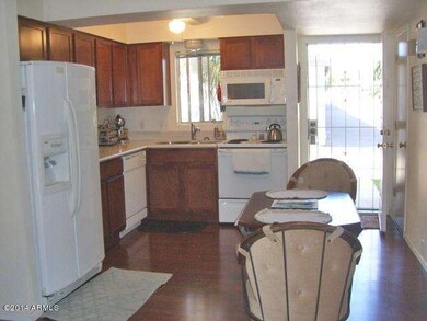 Kitchen & dining area